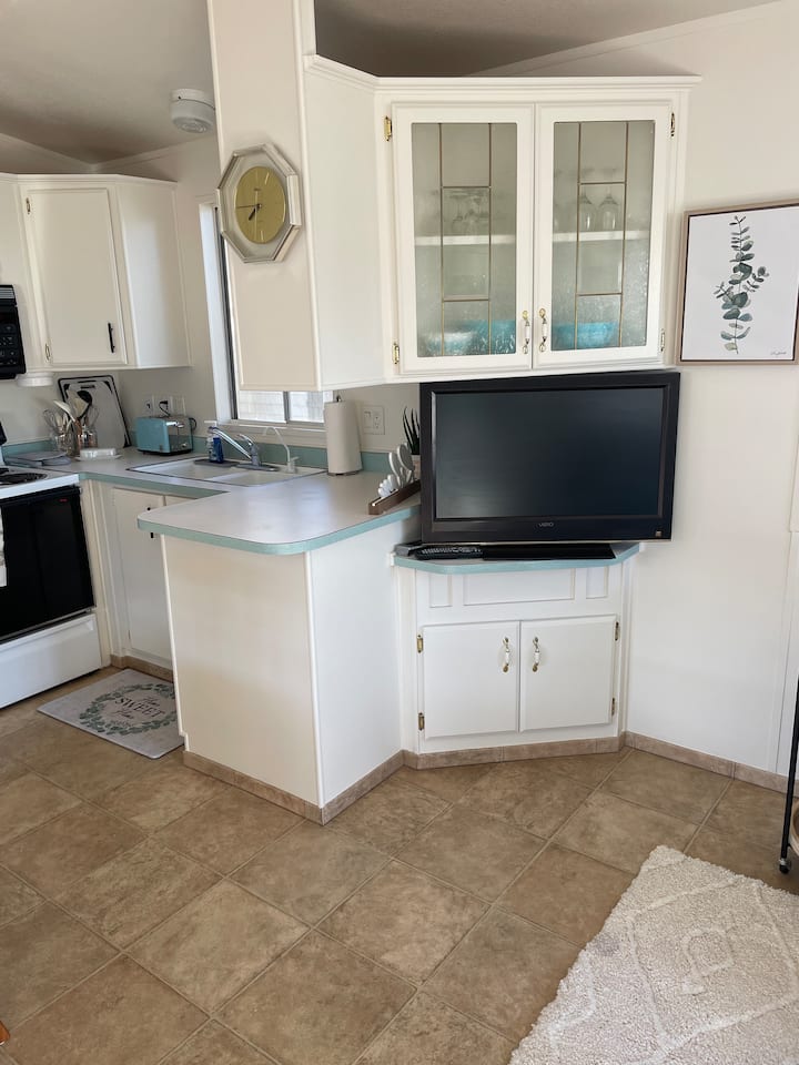 Candi's 2 Bedroom Country Roads Lot 964. 55+ - Yuma, AZ
