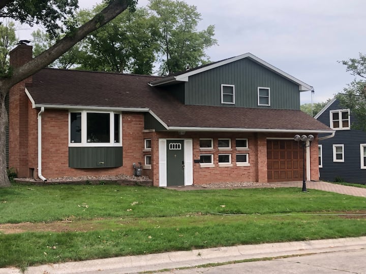 Packer house within walking distance of Lambeau Houses for Rent in