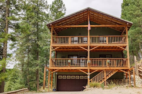Mystic Forest Lodge — Superb Vistas & Media Room!
