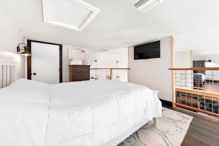 Barn Queen Loft con televisión inteligente