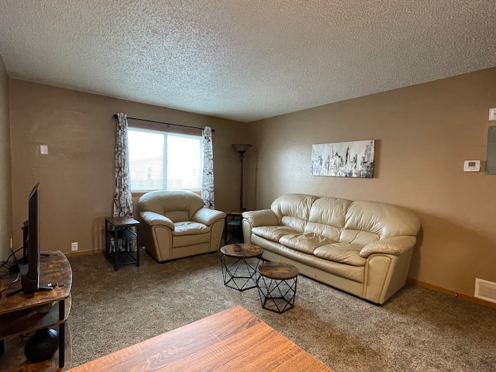 The Mikayla - 3 Bdrm Near Hospitals & Downtown - ビズマーク, ND