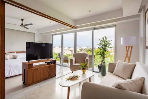 Successful Airbnb property: Ocean VIEW, King bed, localisation and calm place! in Quintas Del Carmen