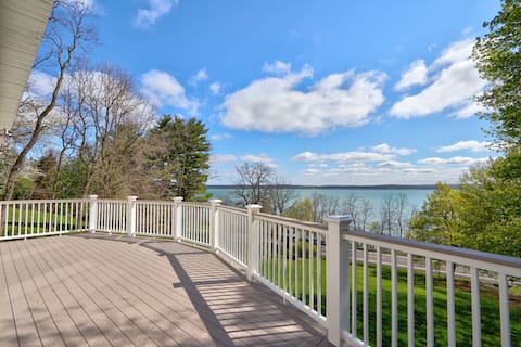 Cayuga Lakefront Home on Wine trail with Boat Dock