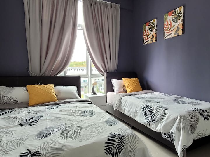 Главна спална соба, 1 брачен кревет (широк 150-179 см), 1 единечен кревет (широк 180-179