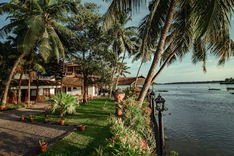 Serene Waters -  Waterfront Villas with 2 Pools