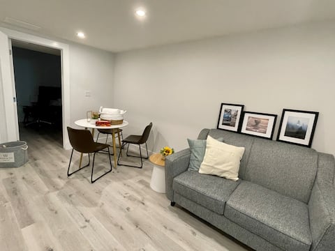 Top Airbnb: Entire 2 Bedroom Suite near U of A & Whyte Ave in Edmonton