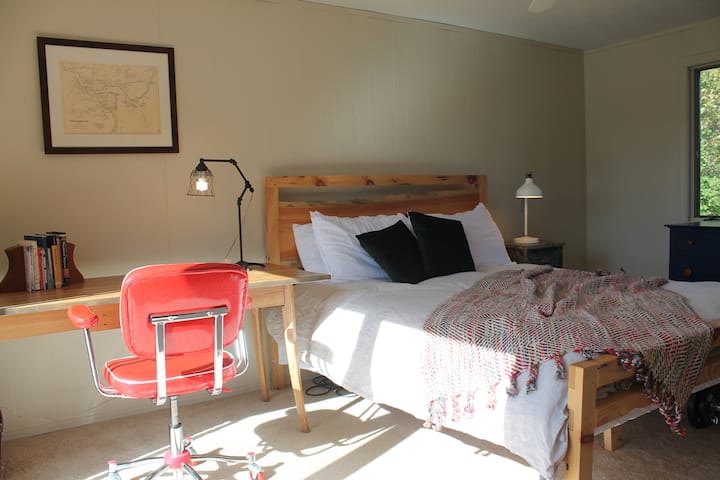 Habitación principal/espacio de oficina