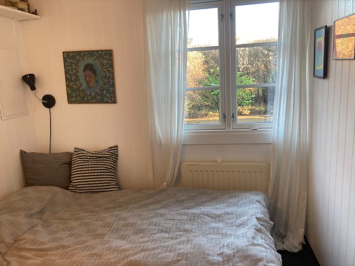 غرفة نوم 1 بسرير مزدوج وخزانة ملابس