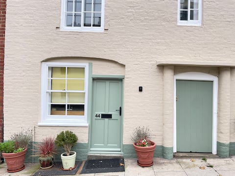 Successful Airbnb property: A stylish Georgian retreat in central Ludlow in Ludlow
