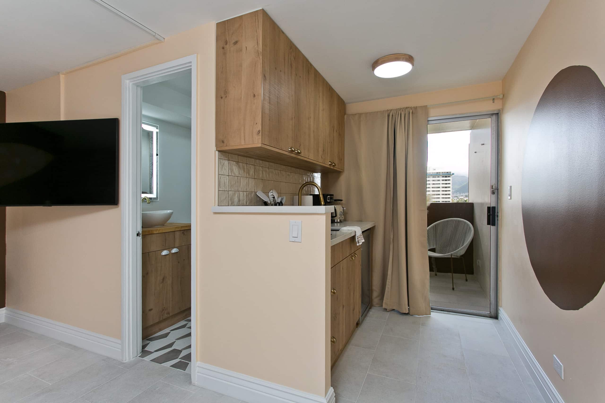 Condo in Honolulu · ★4.71 · 1 bedroom · 1 bed · 1 bath - Image 2
