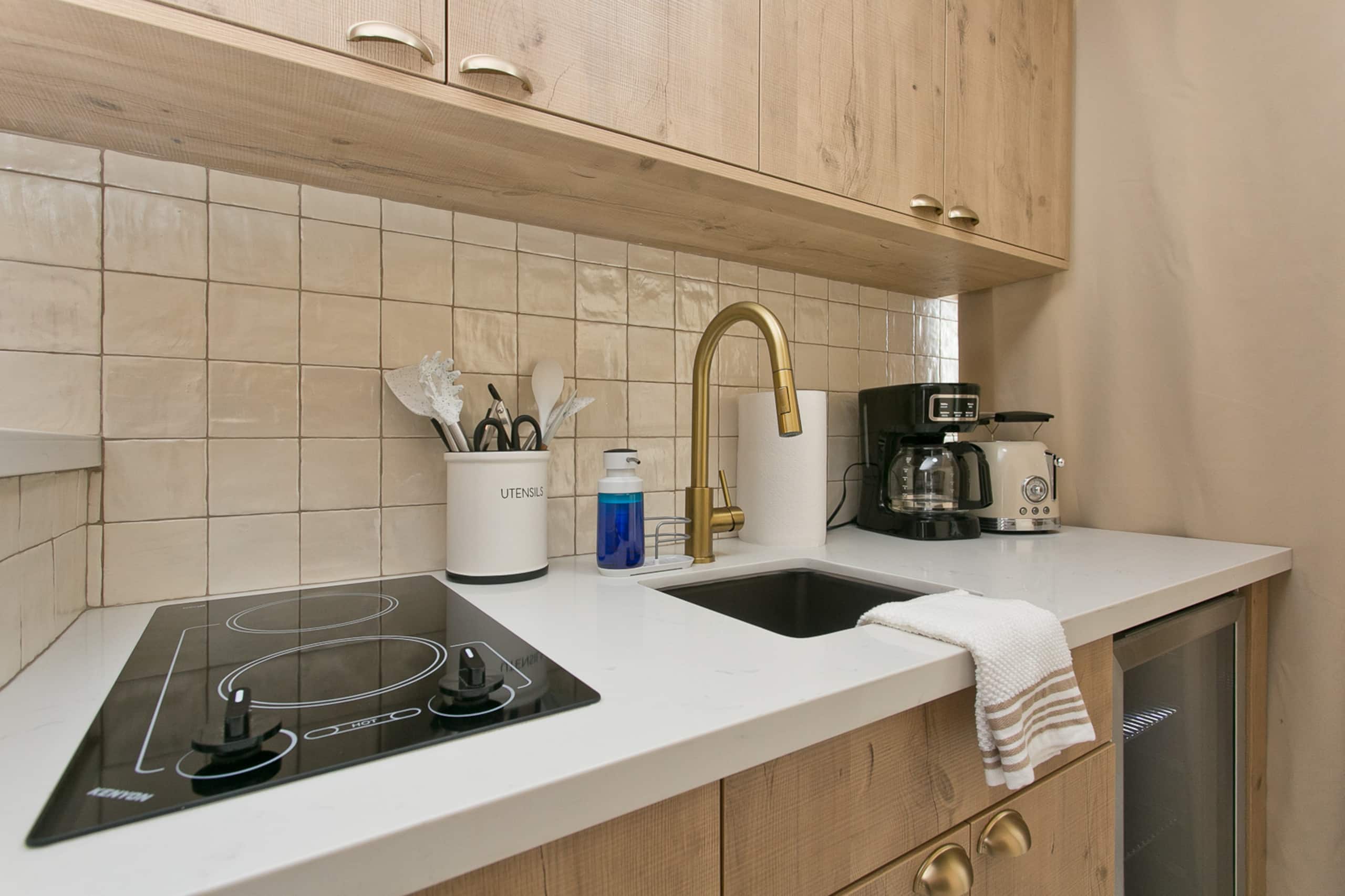 Condo in Honolulu · ★4.71 · 1 bedroom · 1 bed · 1 bath - Image 4