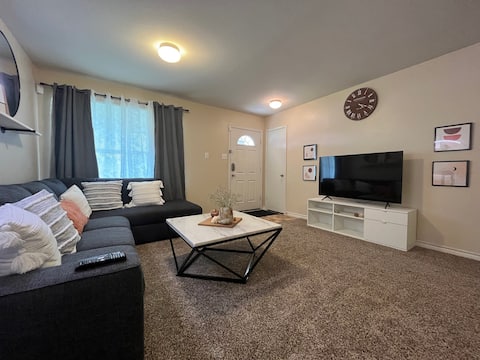 Cozy 2 Bedroom Suite Near Joe Pool Lake