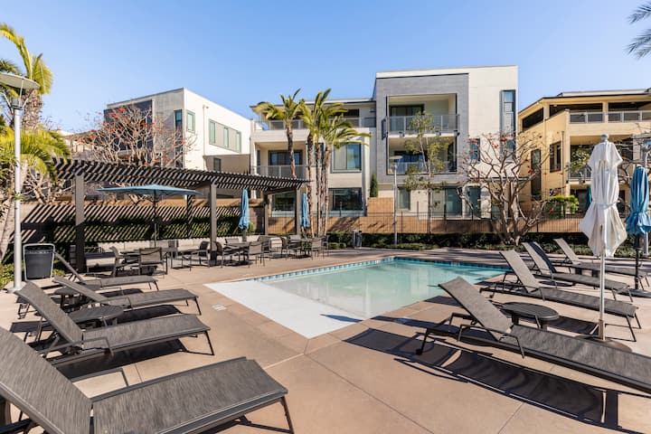 Luxury Artistic Townhouse & Loft W/prime View & Location - Irvine, CA
