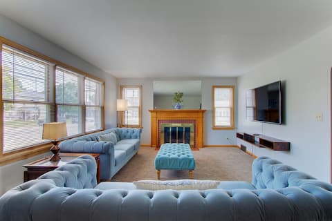 Two Bedroom King Suite near Hall of Fame w/ Garage