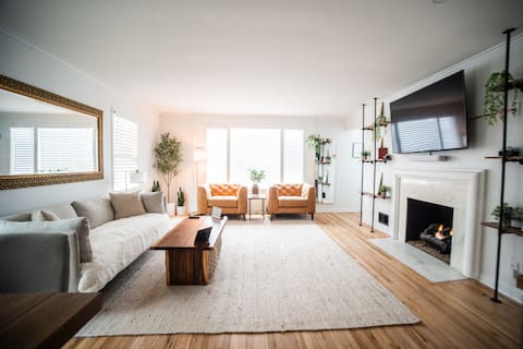 Top Airbnb: Quiet Clintonville Modern Charmer in Clintonville