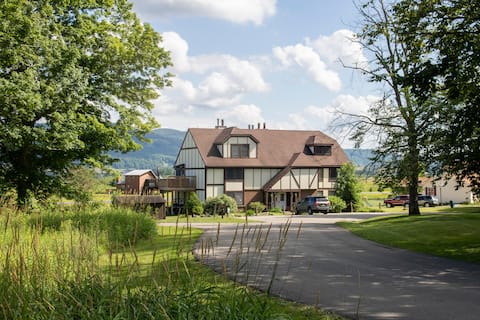 Mountain view retreat #1