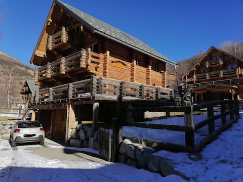 Large family chalet 180m2, sauna, 10 people, Allos