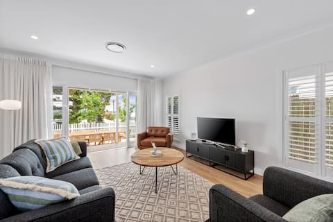Popular Airbnb listing: Hestia Villa - Luxury Retreat near CBD and Grammar in Toowoomba Regional