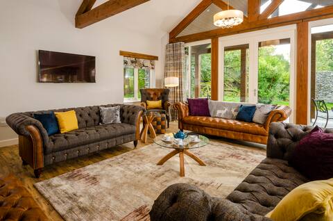 Lake District Luxury 6 Bedroom Home with hot tub