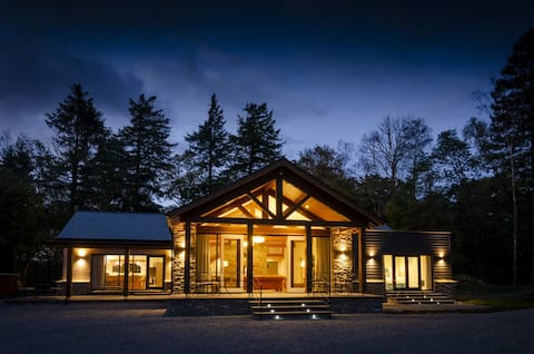 Lake District Luxury 6 Bedroom Home with Hot Tub