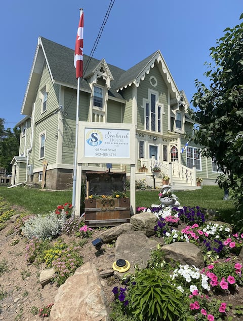 Enjoy a taste of the Royal Life in purple!