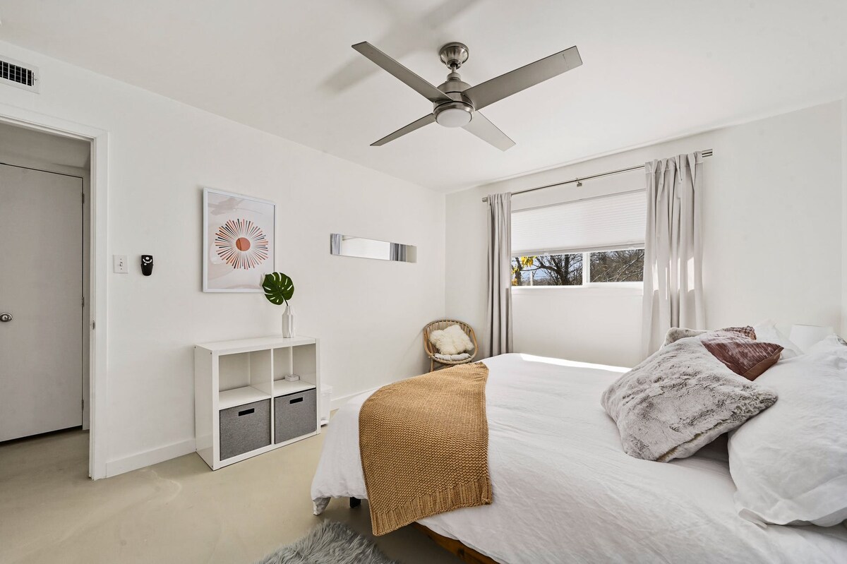 Modern Retreat / Free parking / close to DT & SoCo