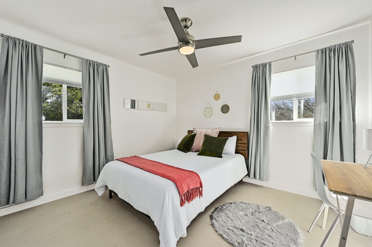 Modern Retreat / Free parking / close to DT & SoCo