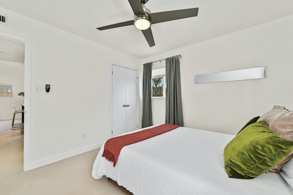 Modern Retreat / Free parking / close to DT & SoCo