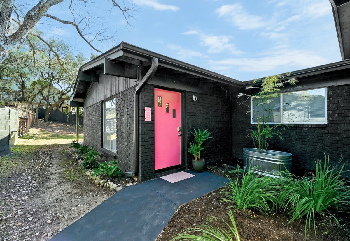 Modern Retreat / Free parking / close to DT & SoCo
