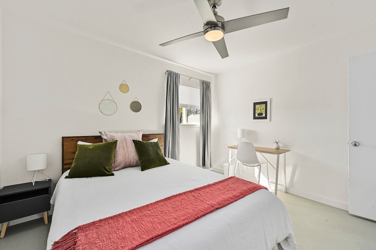 Modern Retreat / Free parking / close to DT & SoCo