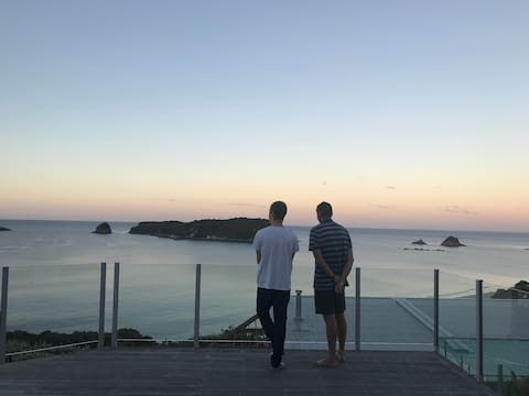 Pacific Views a 4 bedroom, 3 bathroom holiday home