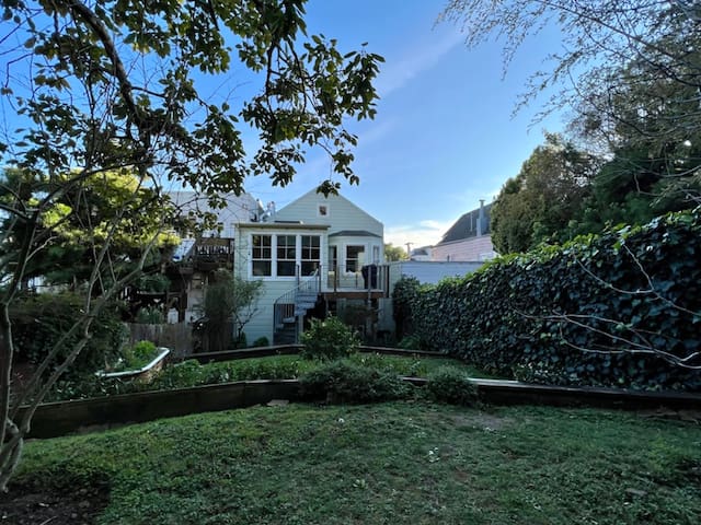 Gorgeous Chef’s Kitchen, Garden & Office gallery image 4