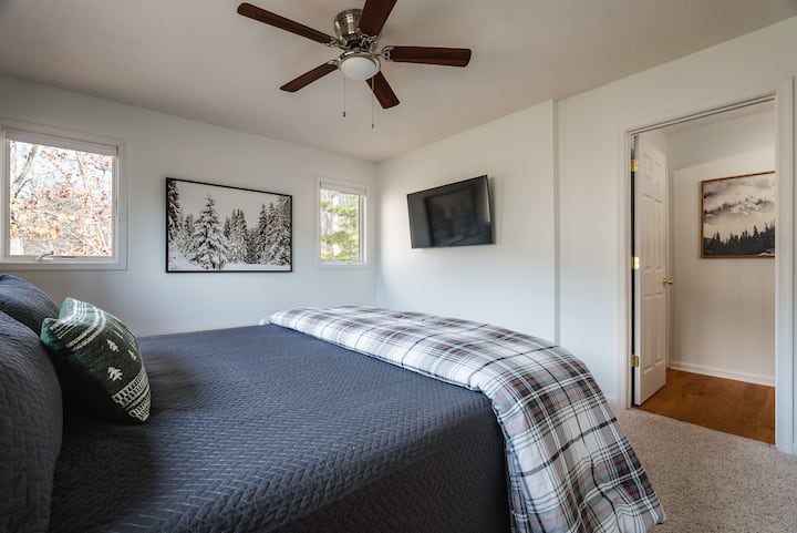 Bedroom 2- California King bed with Roku tv and bathroom
