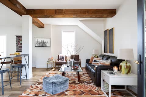 Popular Airbnb listing: In-town Muskoka Hideaway in Muskoka