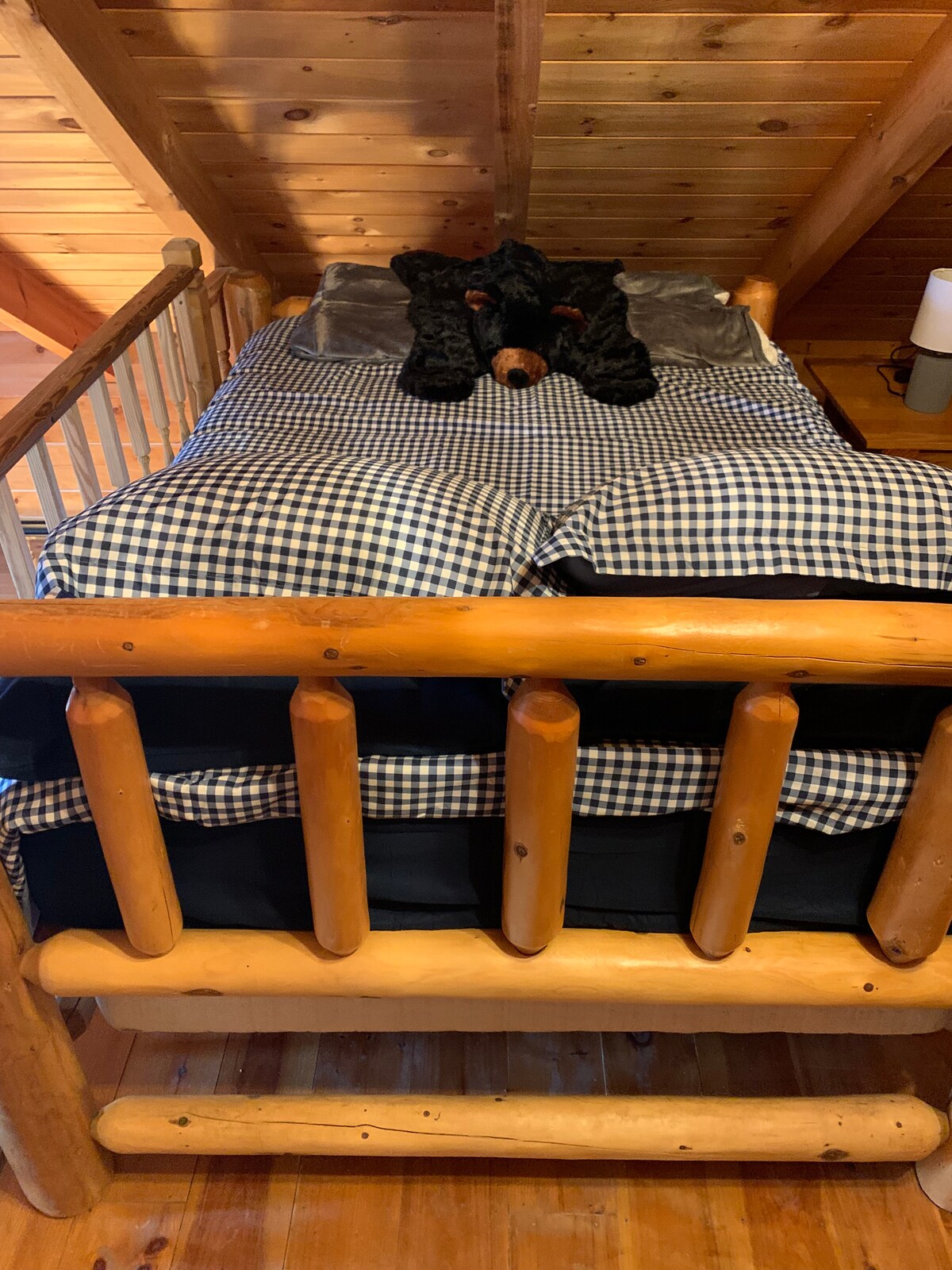 Roshani: Vitanda 1 kati ya 3 kamili vilivyo na godoro la sponji la kukumbukwa 