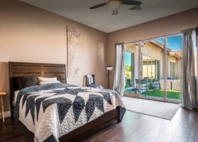 Oak street Oasis gallery image 5