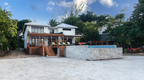 This is La Vida.. Luxury Beachfront Villa, Roatan