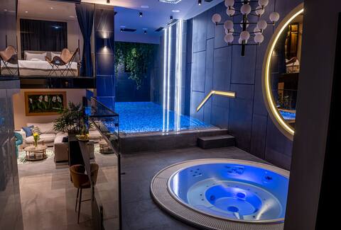 Super Luxury Marconio Wellness Apartment with pool