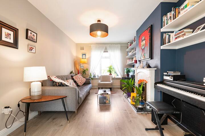 Cosy and homy 3 Bedroom townhouse near the city gallery image 2