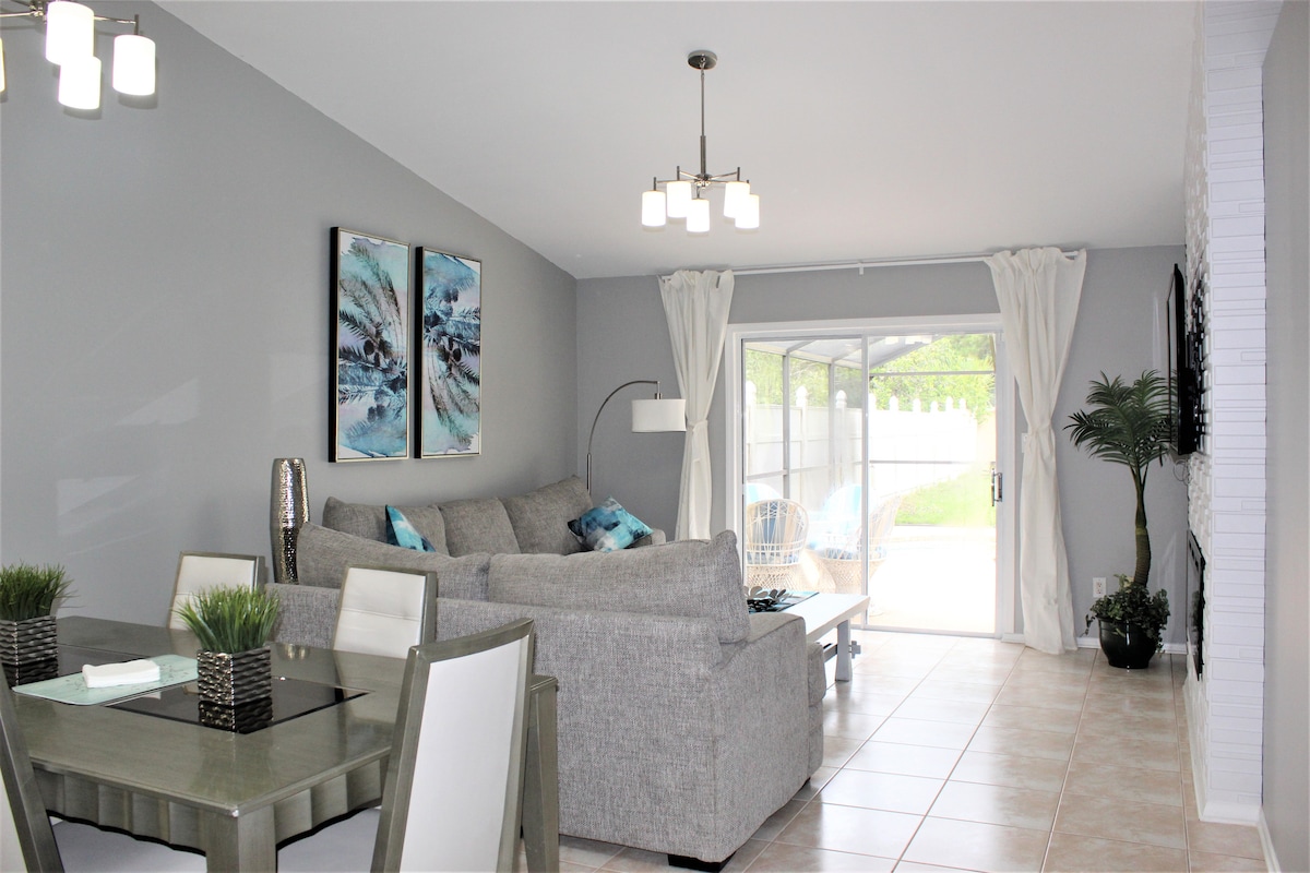 Successful Airbnb property: Beautiful Villa with pool near Orlando attractions in Hunters Creek