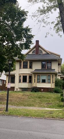 House of Faith – 6 beds – 3 Full Baths gallery image 3