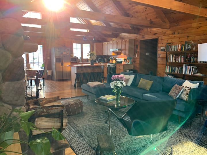 Cozy Catskills Log Cabin With Lots Of Nature - Bethel, NY