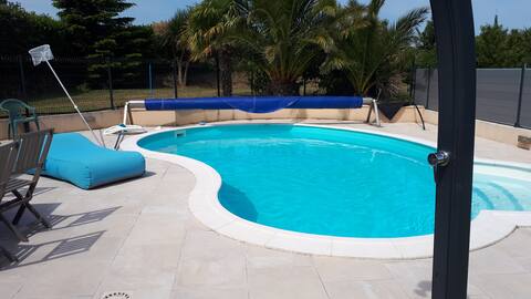 Villa Folie Douce, welcomes 10 people with swimming pool