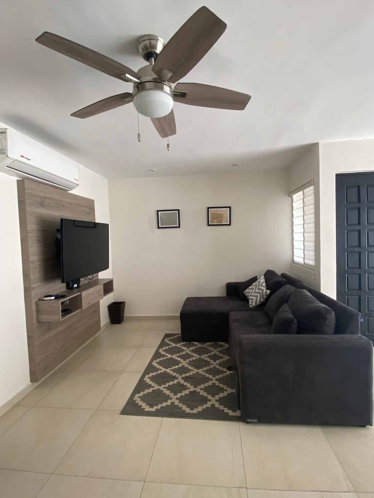 Anuncio de Airbnb popular: Linda Vista Apartment with surveillance, 8 minutes from Cintermex en Nueva Linda Vista