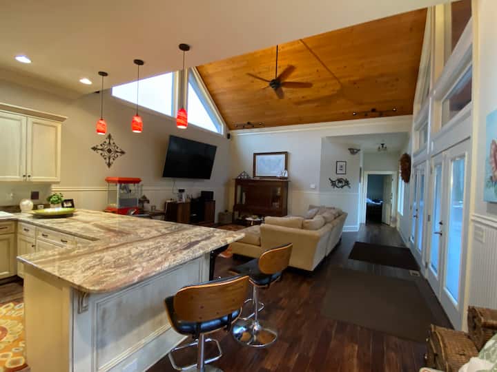 Separate Guest House W/ Large Pool Deck - Cumming, GA
