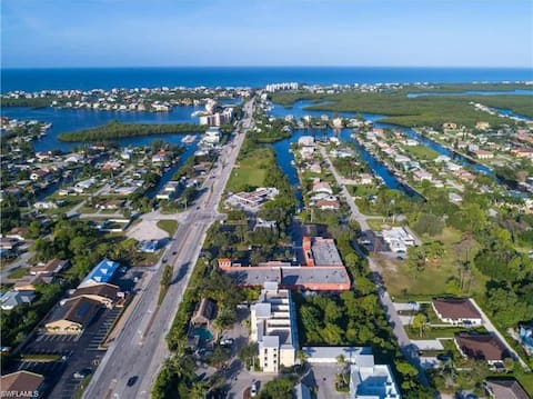 Amazing Condo-1 mile from Bonita Beach