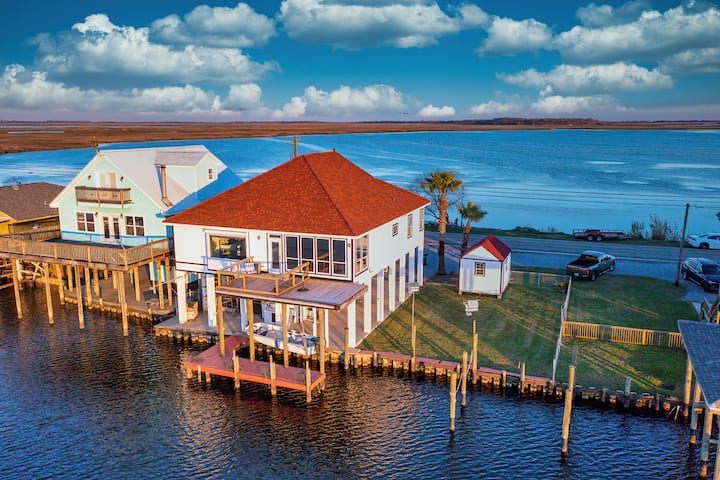 Waterfront Property With Stunning Lake Views