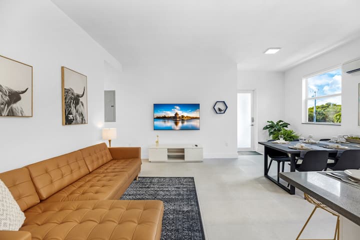 Up To 12 Guests! Modern House Near Wynwood - Miami, FL