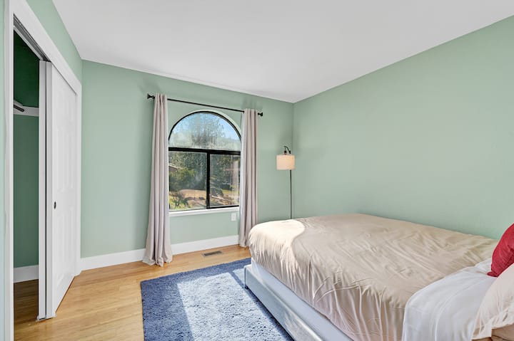Second bedroom with Queen bed