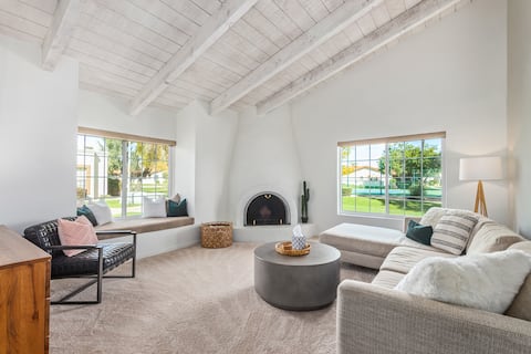 Top performing Airbnb: 2 King Beds, Heated Pool/Spa, Tennis, 2GAR, W/D in Park Scottsdale